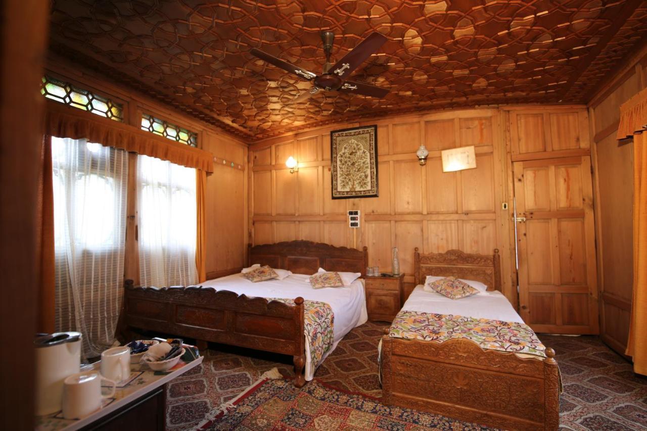 The Flostel Srinagar エクステリア 写真