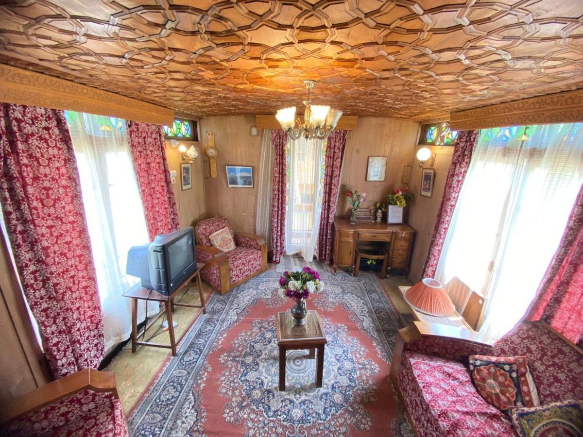 The Flostel Srinagar エクステリア 写真