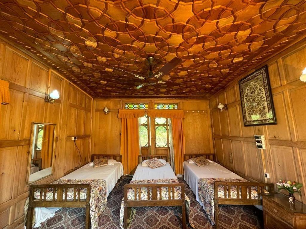 The Flostel Srinagar エクステリア 写真
